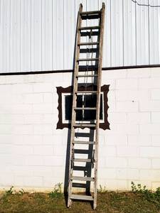 lot 173 image: 20ft Aluminum Extension Ladder
