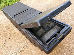 lot 182 image: Plastic Truck Bed Toolbox