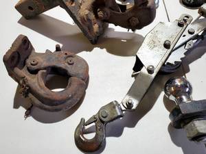 lot 243 image: Assorted Tow Hitch Accessories