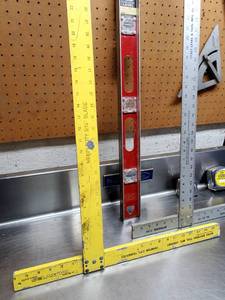 lot 176 image: Assorted Carpenters Measuring Tools Lot