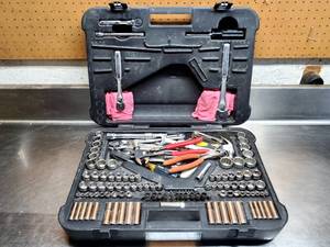 lot 180 image: Craftsman Tool Kit