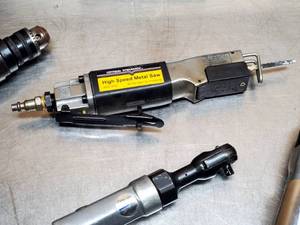 lot 219 image: Assorted Air Tools Lot