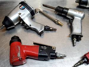 lot 216 image: Assorted Air Tools Lot