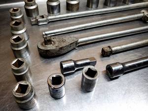 lot 214 image: Assorted 34 Drive Tools Lot