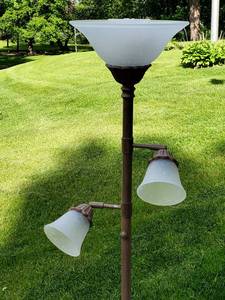 lot 290 image: 6ft Floor Lamp