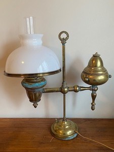 lot 15 image: Vintage Brass Student Lamp