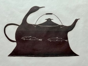 lot 23 image: Stone Cut Cape Dorset Art Kettle by Kakalu Sagiatuk