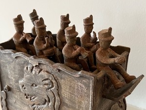 lot 29 image: Vintage Cast Iron Wagon with Figurines