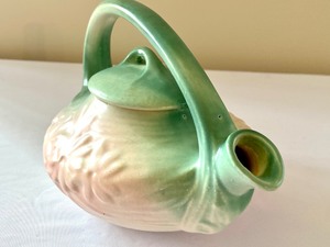 lot 102 image: Vintage McCoy Teapot and CreamSugar Set