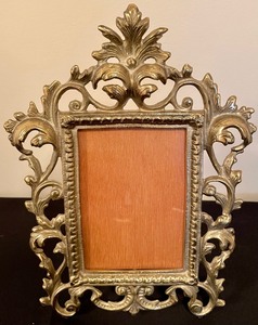lot 198 image: Vintage Easel Back Brass Frame