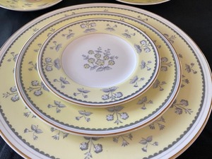 lot 84 image: Beautiful Wedgewood Pimpernel China Set
