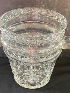 lot 86 image: Beautiful Crystal Ice Bucket