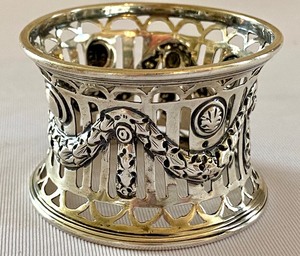 lot 75 image: Gorgeous Sterling English Antique Napkin Ring