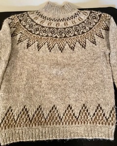 lot 224 image: Gorgeous Handmade Sweater
