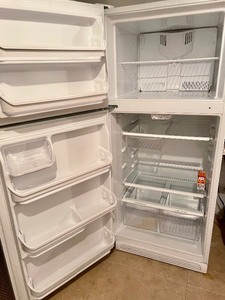 lot 228 image: Kenmore Refrigerator
