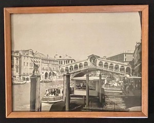 lot 258 image: Vintage Framed Black and White Photos