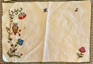 lot 264 image: 6 Pretty Hand Sewn Placemats