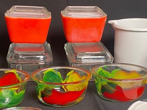 lot 126 image: Kitchen Items including Vintage Items