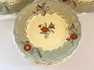 lot 37 image: Set of Eight Spode Copeland Dinner Plates