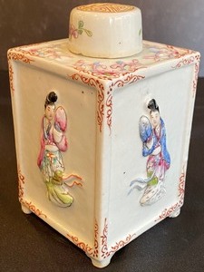 lot 178 image: Porcelain Chinese Lidded Jar