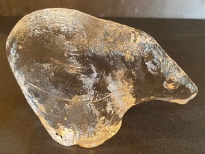 lot 173 image: Pukeberg Crystal Bear Figurine