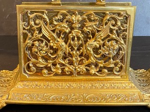 lot 175 image: Vintage Bronze Letter and Pen Holder