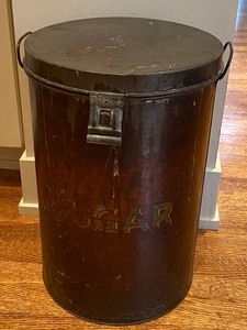 lot 323 image: Antique Primitive Metal Sugar Tin wLid