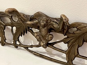lot 372 image: Decorative Metal Monkey Wall Hook