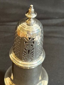 lot 157 image: Vintage Silver Plated Pepperette