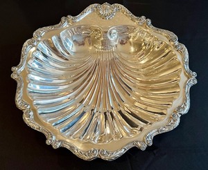 lot 153 image: Two Beautiful Vintage Silver Plate Serving Trays