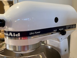 lot 350 image: Kitchenaide Mixer w Accessories