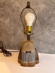 lot 338 image: Cat Figurine Lamp