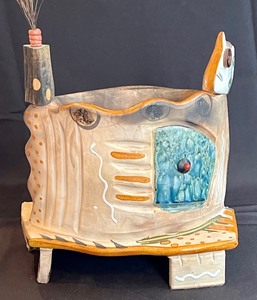 lot 335 image: Whimsical and Fun Cat Figurine Planter