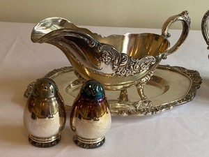 lot 385 image: Lovely Vintage Silver Plate Items