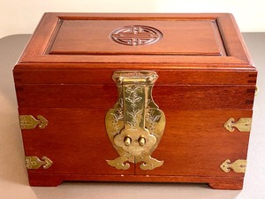 lot 382A image: Lovely Asian Inspired Jewelry Box