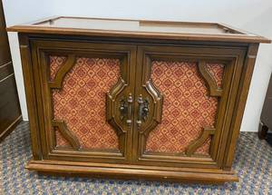 Vintage Magnavox Mid Century Record Player And Radio Console