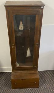 Vintage 6 Place Wooden Gun Cabinet With Key