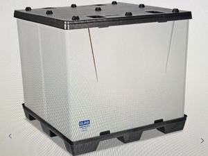 lot 4 image: Lot Of (5) Lightly Used Uline Reusable Bulk Container Pallets