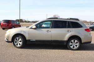 2010 Subaru Outback Premium - AWD - 2 OWNERS