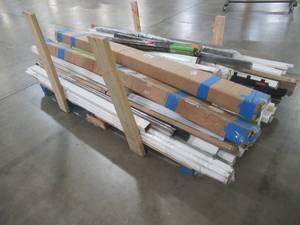 WHOLESALE MIXED PALLET OF MISCELLANEOUS FENCINGDECKING RAILS, PANEL KITS AND MORE