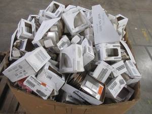 WHOLESALE MIXED PALLET OF MISCELLANEOUS WALL TILE TRIM, BATHROOM SOAP DISH TRAYS AND MORE