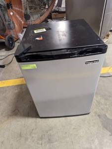 Magic Chef 2.6 cu. ft. Mini Refrigerator in Stainless Look (Scratch & dent)