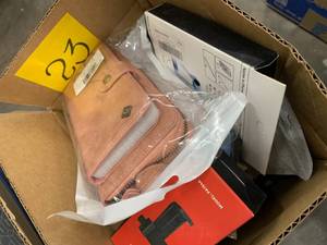 lot 23 image: ASSORTED IPHONE ITEMS