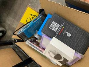 lot 24 image: ASSORTED SAMSUNGLG ITEMS