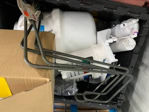 lot 39 image: ASSORTED PLUMBING PIECES