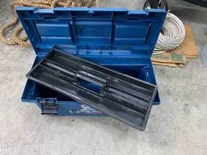 lot 79 image: RUBBERMAID TOOL BOX