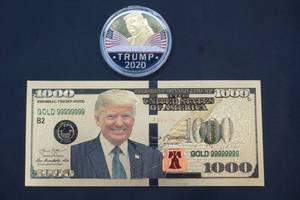 lot 3 image: Trump money