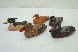 lot 35 image: ceramic and wood ducks