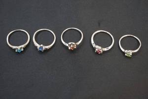 lot 40 image: gemstone rings