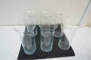 lot 53 image: 6 glass vases